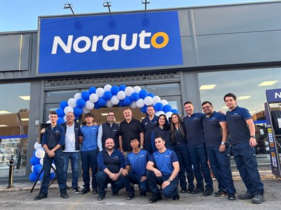El alcalde Darío Dolz aplaude la inauguración de una nueva empresa en Cuenca, Norauto, que ha creado once puestos de trabajo directos 