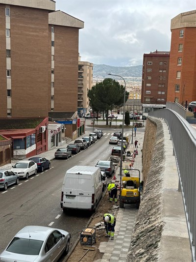 Avanza el Plan de Mantenimiento Urbano con el arreglo del acerado de Eras del Tío Cañamón