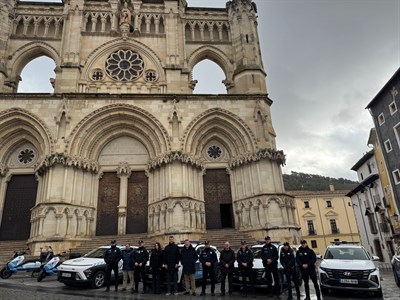 Dolz presenta los siete nuevos vehículos que se han adquirido para mejorar el servicio de Policía Local y Agentes de Movilidad