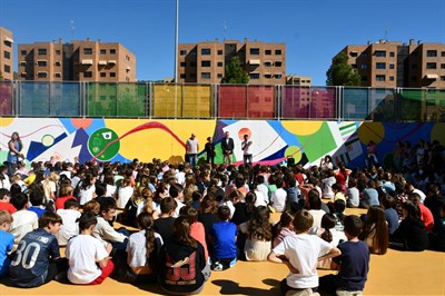 El Ayuntamiento conmemora el Día de la Niña en el CEIP Isaac Albéniz